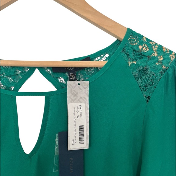 Eclair Emerald Green Keyhole Holiday Top with Lace - Size XL - Picture 3 of 4